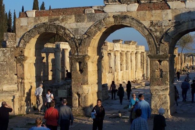 Hierapolis Column lined cardo